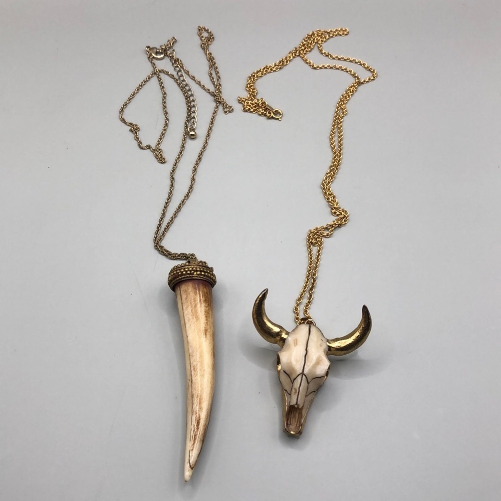💥💥Gold and Cream Bull Skull and Horn Necklace Set